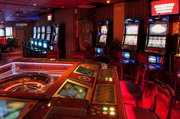 nus mobile app interface showing slot games and live casino menu
